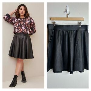 Torrid Black Faux Leather Skater Skirt Size XL/1X Goth Vampire 90s Punk Dark EUC